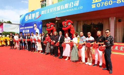 网红坤哥视频,揭秘网红背后的生活点滴