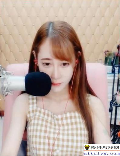 龙珠女主播 安娜,穿越次元，绽放异彩的虚拟偶像传奇