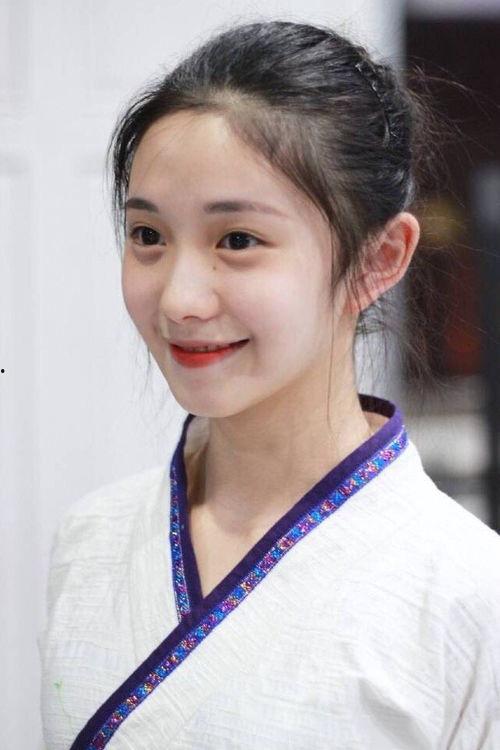 杨梅演员年龄,岁月如歌，演绎青春风采